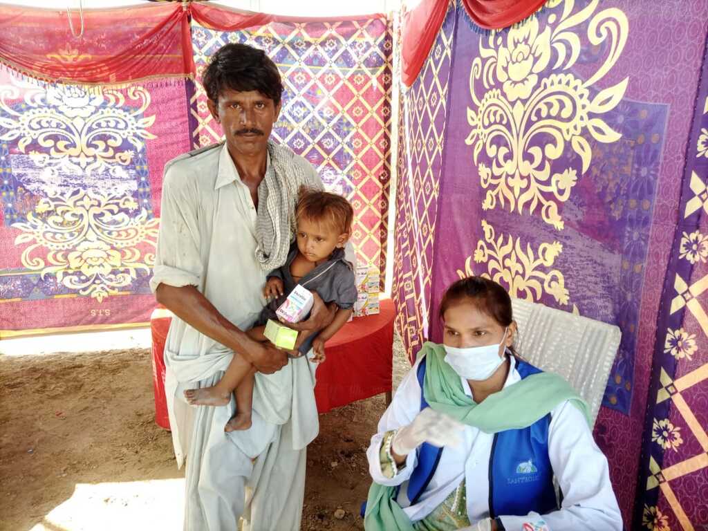 Inundacions al Pakistan: A Sanghar, en una zona aïllada per l'aigua, el “Medical Camp” de Sant'Egidio ofereix visites mèdiques i medicaments a aquells que ho han perdut tot
